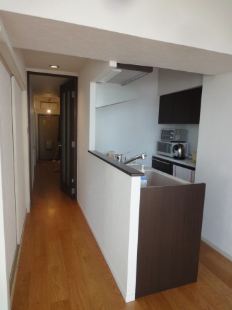 リビングの様子がわかるキッチンに